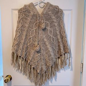 Hooded sleeveless poncho